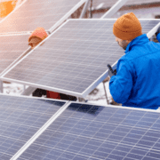 Energiewende bringt neue Jobs vor allem für Photovoltaikanlagen Monteure